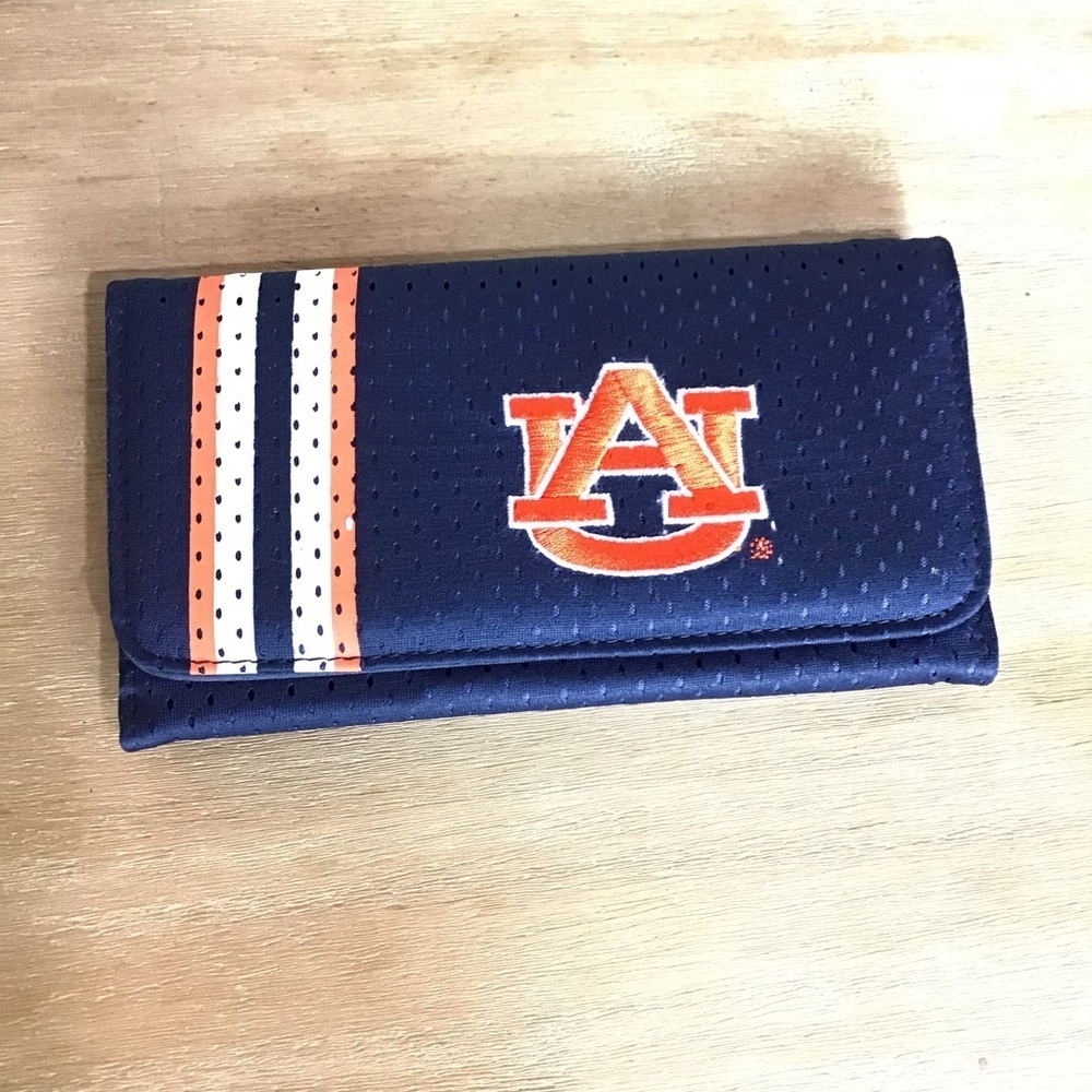 Gameday Outfitters Womens Auburn University Athletic Mesh Foldover Flap Wallet